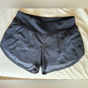 Lululemon Speed Up Mid-Rise Lined 4" Running Shorts Sz 6 Black Camo Heritage